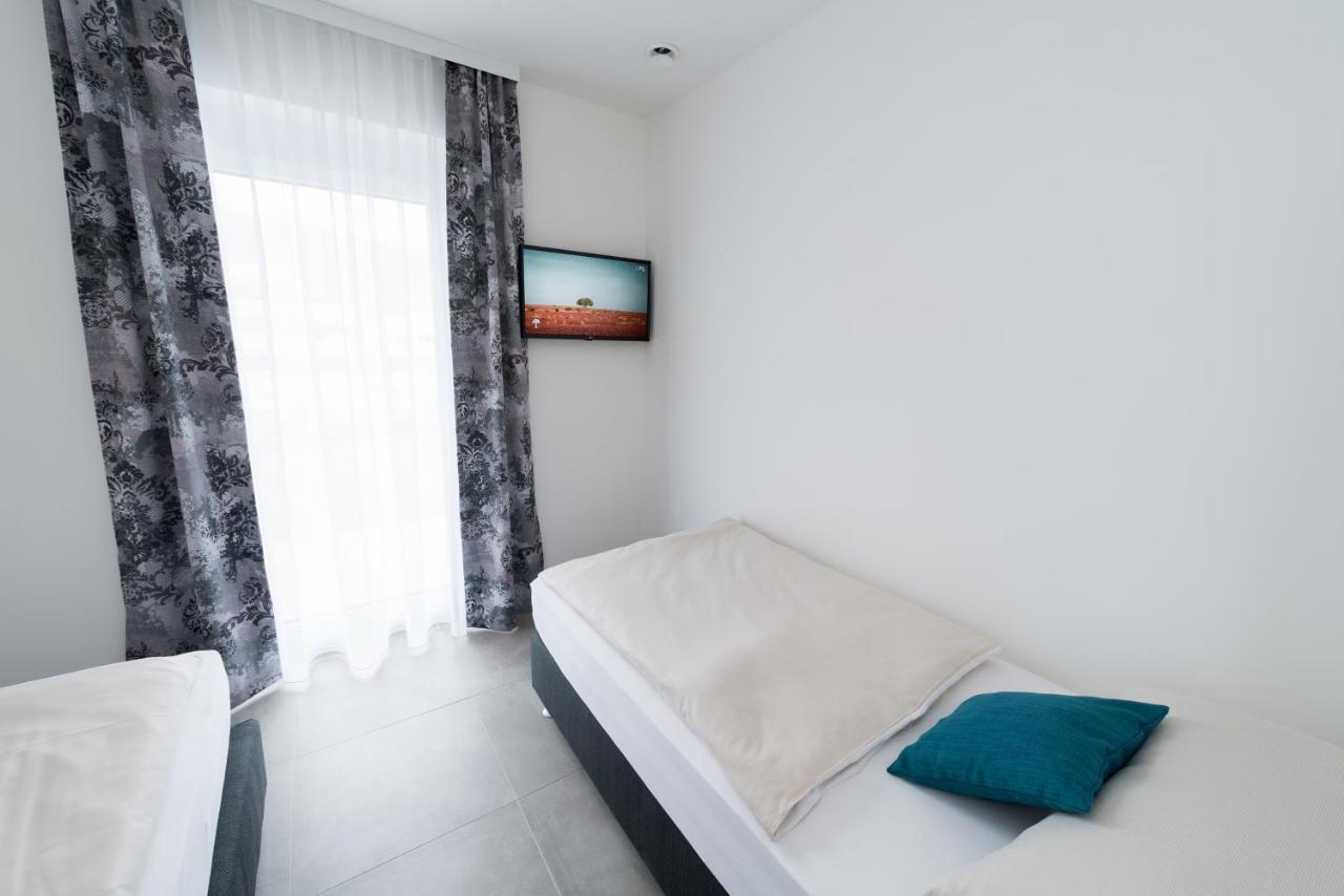 بروك أن دير مور Motel24Seven المظهر الخارجي الصورة